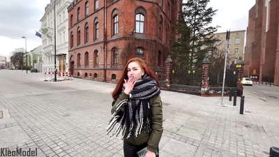 Ëffentlech Pickup: schéint Meedchen gëtt fir en iPhone gefuckt a kritt kum an hirer Muschi. CleoModel