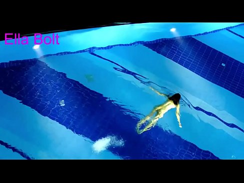 ❤️ Ech kann net ophalen ze kucken, jonk Blond gefaange schwammen plakeg am ELLA BOLT Resort Pool ️ Porno bei eis ❤