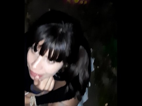 ❤️ Op der Strooss geschwollen Penis am Austausch fir Séissegkeeten ️ Porno bei eis ❤