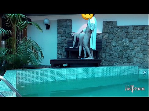 ❤️ Boss invitéiert Déngschtmeedchen an de Pool, mee konnt net engem waarm widderstoen ️ Porno bei eis ❤