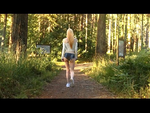 ❤️ Schéin Fra beweegt sech lues, net plakeg Video ️ Porno bei eis ❤
