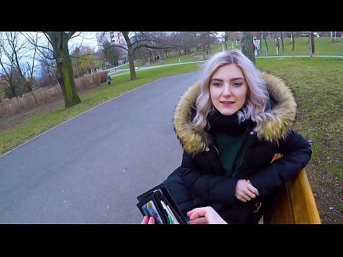 ❤️ Drénkt e Frieme säi waarme Spuer fir Suen - Blowjob am Park vum Eva Elfie ️ Porno bei eis ❤